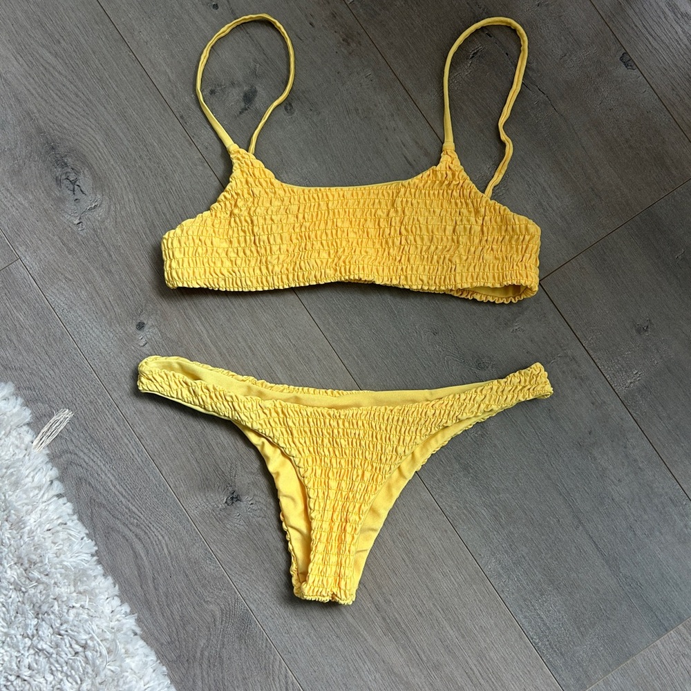 💜3 for $15💜 Yellow Textured Bikini Set Medium